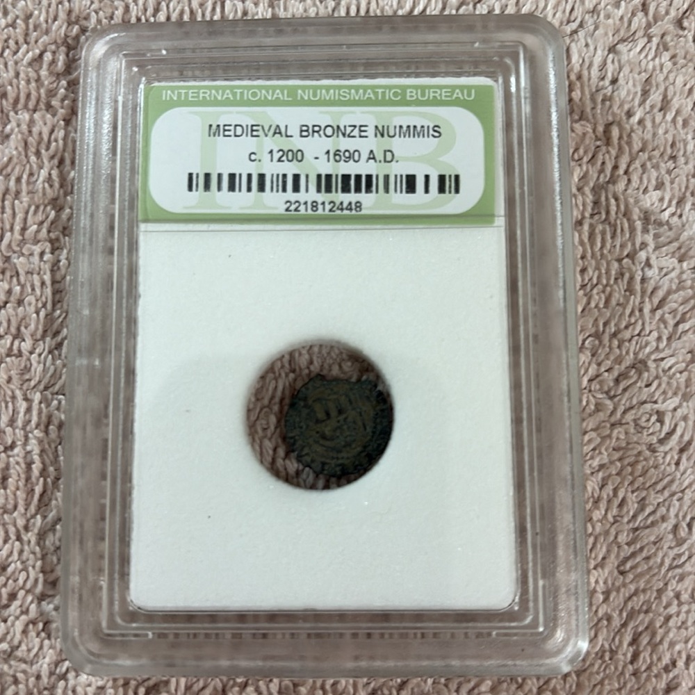 Old Currency! Including Medieval coins, Pirate treasure, and 2 mediorite pieces. - Picture 5 of 13